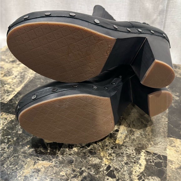 UGG Carberry Black Leather Studded Platform Heel Chunky Boots US11/EUR42 EUC - Picture 8 of 9